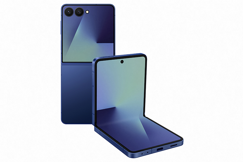 Samsung Galaxy Z Flip7 hivatalos termékképe félig nyitott állapotban.