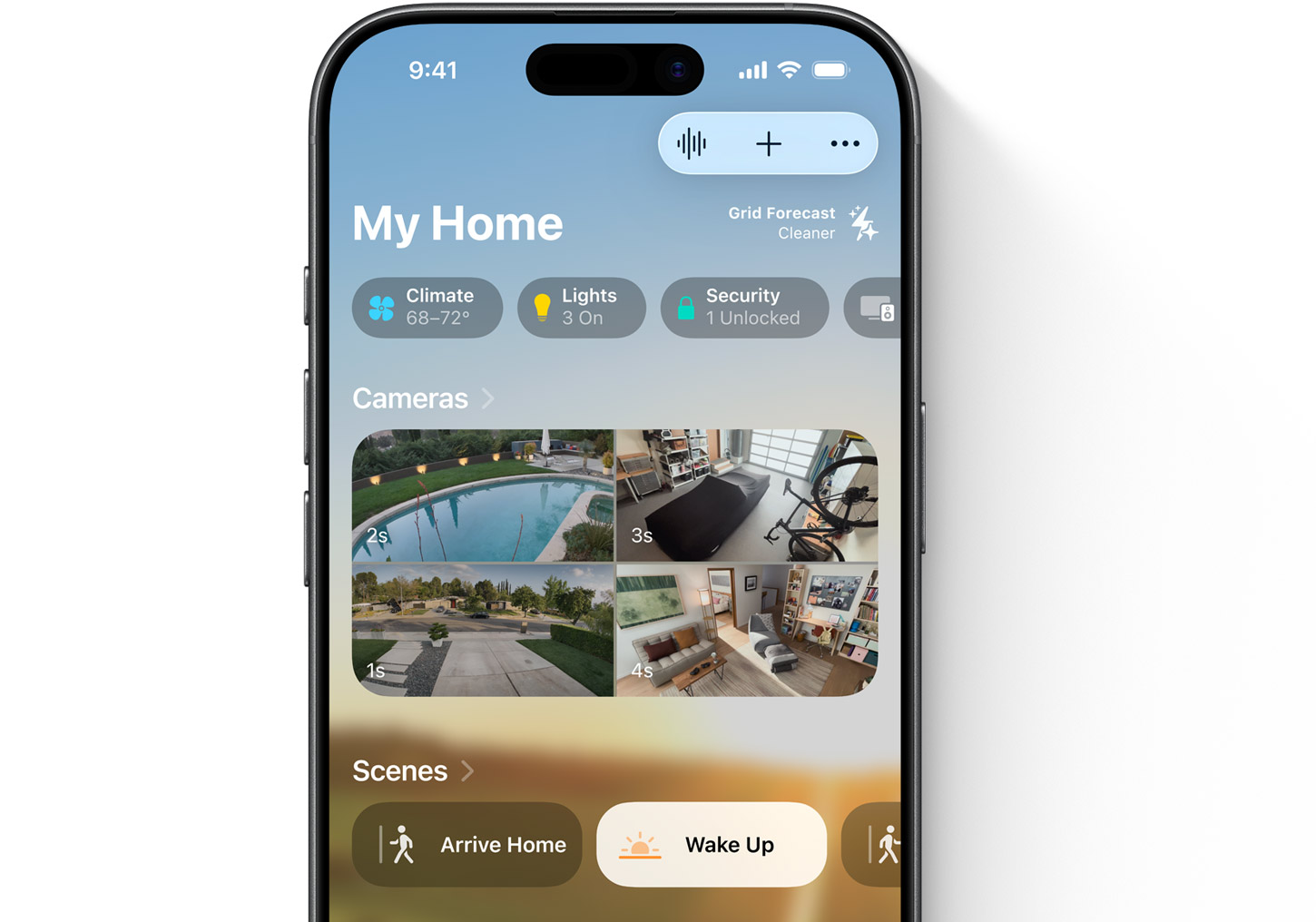 iPhone kijelzőjén az Apple Home app látható kameranézetekkel és okosotthon-vezérlőkkel.