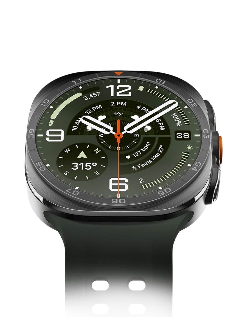 Samsung Galaxy Watch Ultra2 okosóra közelről, zöldes szíjjal.