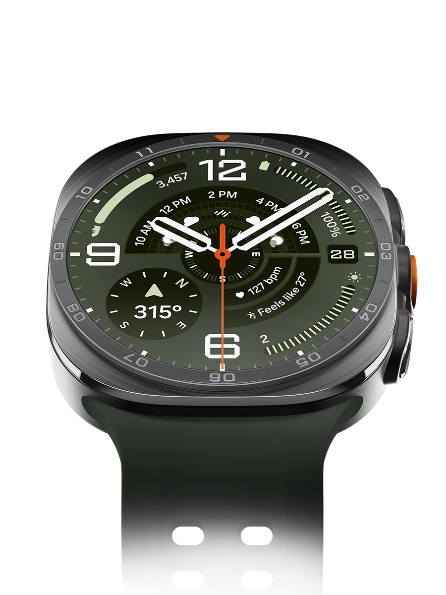 Samsung Galaxy Watch Ultra2 okosóra közelről, zöldes szíjjal.
