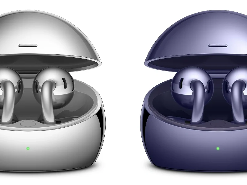 Huawei FreeClip 2 S fülhallgatók Space Silver és Deepsea Blue színben, nyitott töltőtokban.
