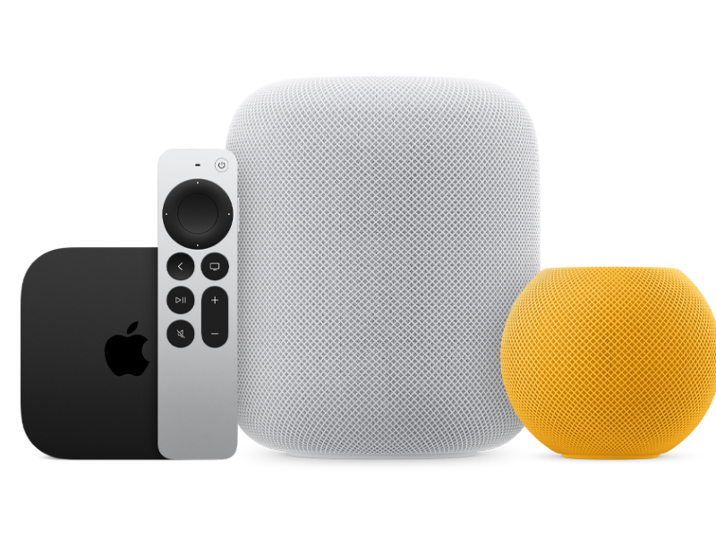 Apple TV 4K, Siri Remote, HomePod és sárga HomePod mini fehér háttéren.