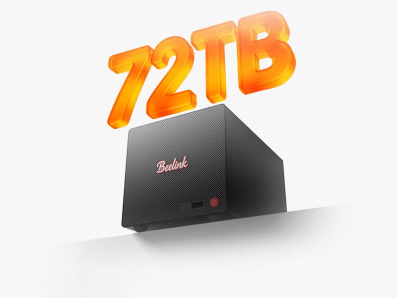 Fekete-piros Beelink ME Pro 370 kétfiókos mini NAS 72 TB felirattal egy gyártói promóciós képen.