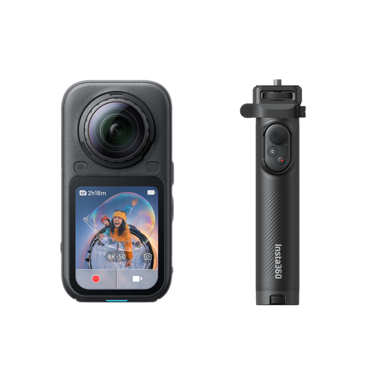 Insta360 X6 kamera és Foldable Selfie Stick Remote Kit fekete háttéren.