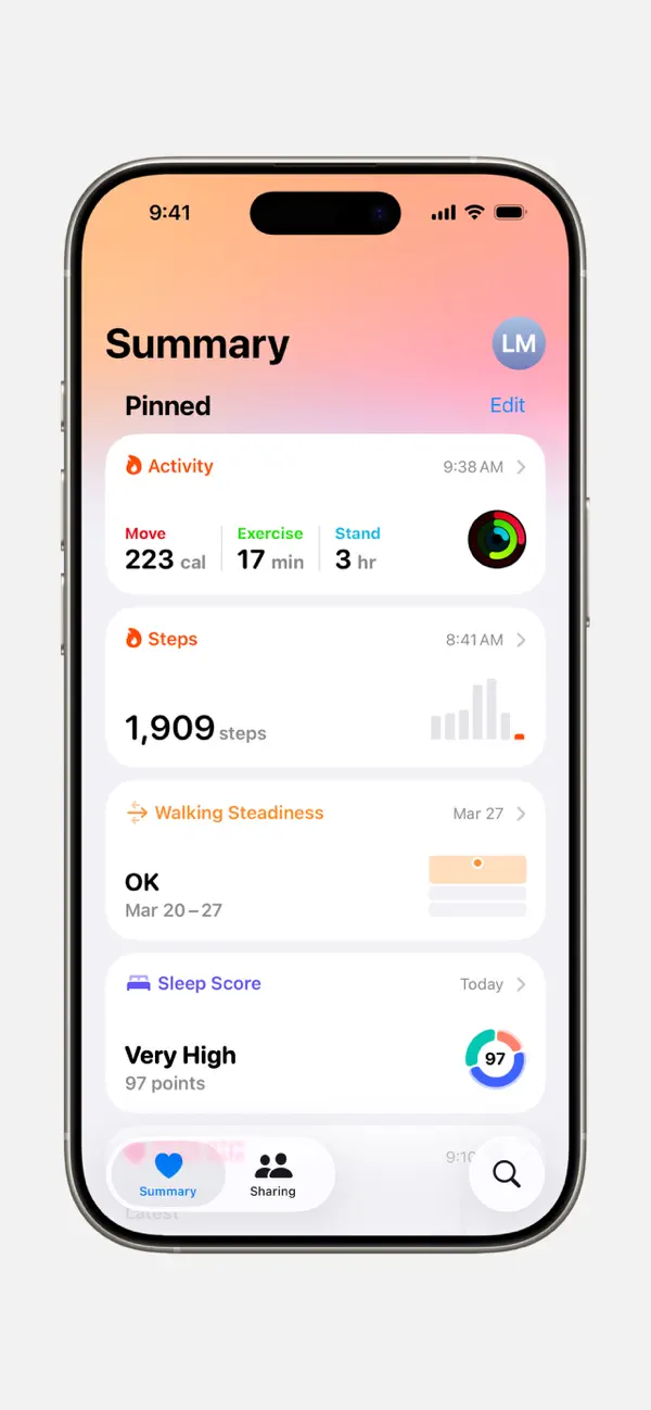 iPhone-on az Apple Health Summary nézete látható aktivitás-, lépés- és alváskártyákkal.