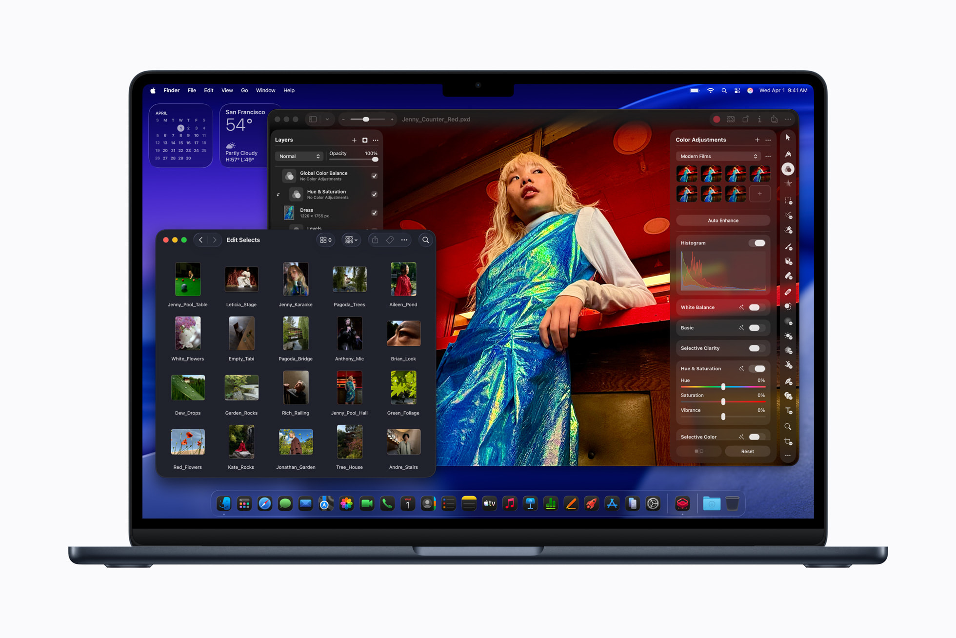 MacBook Air M5 képszerkesztő és fájlkezelő ablakokkal a kijelzőjén.