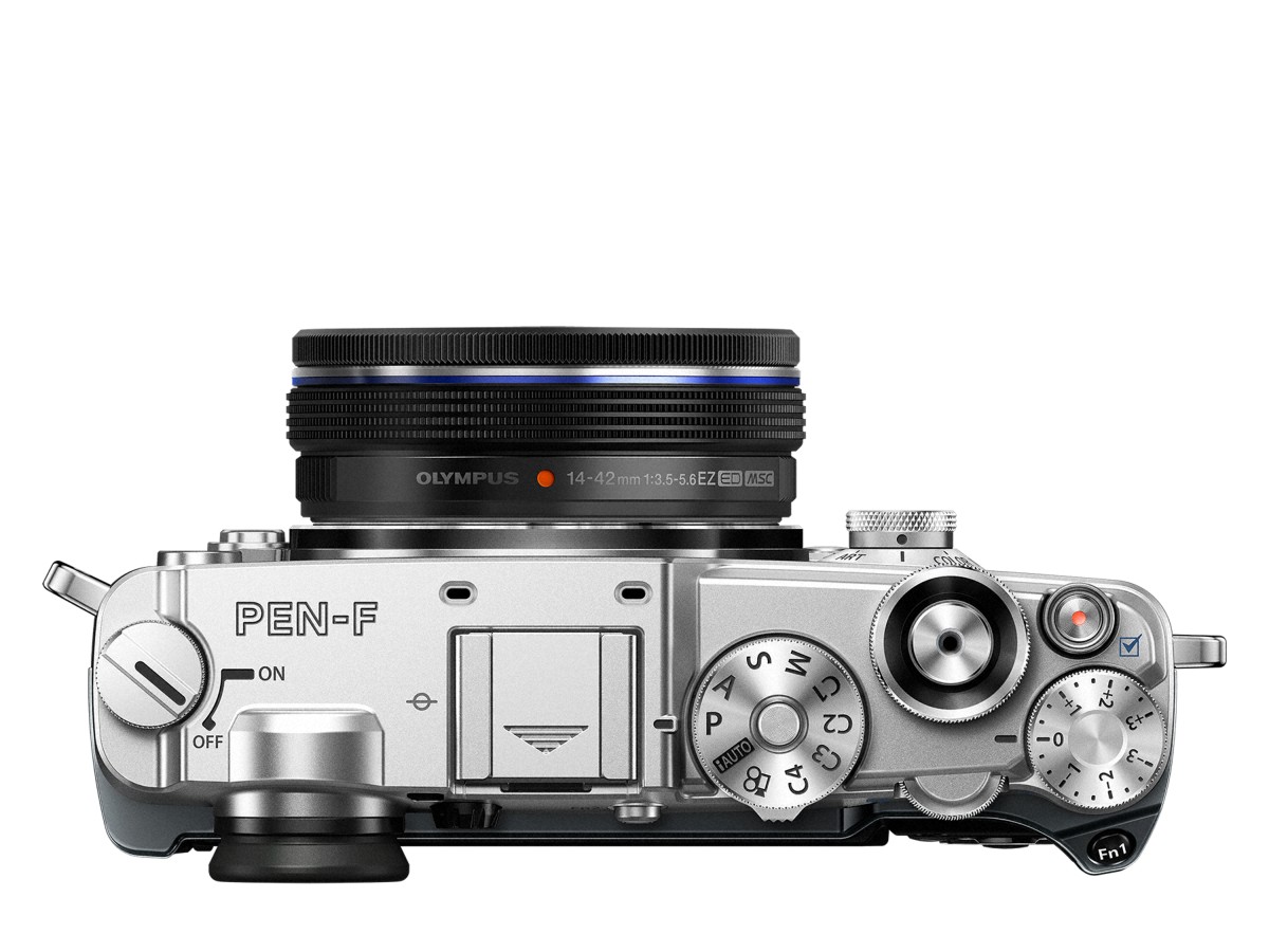 A 2016-os Olympus PEN-F felülnézetben, a felső tárcsákkal és kezelőszervekkel.