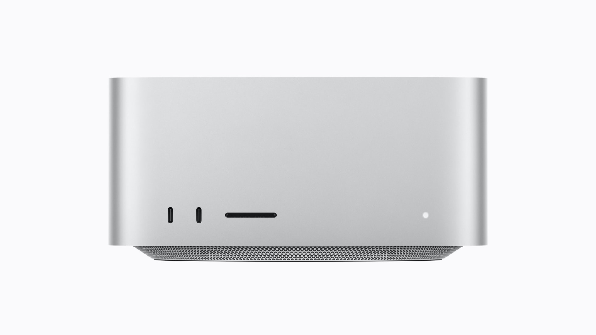 Ezüst Mac Studio elölnézetben, két USB-C porttal és SD-kártyahellyel.