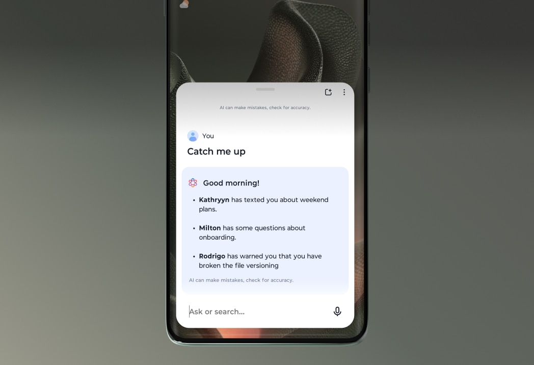 Motorola Edge 2025 kijelzőjén látható illusztratív Moto AI felület.