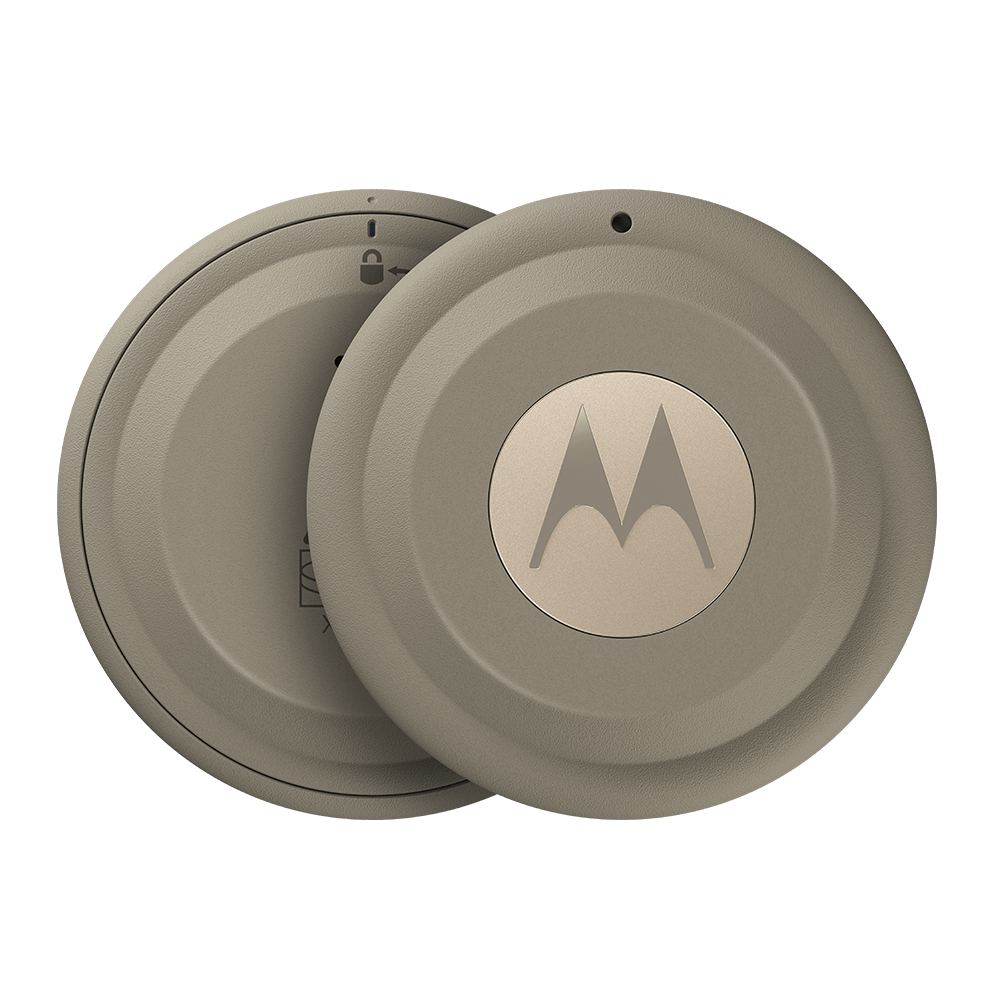 Bézs Motorola Moto Tag 2 tárgykereső elöl- és hátulnézeti hivatalos renderen.