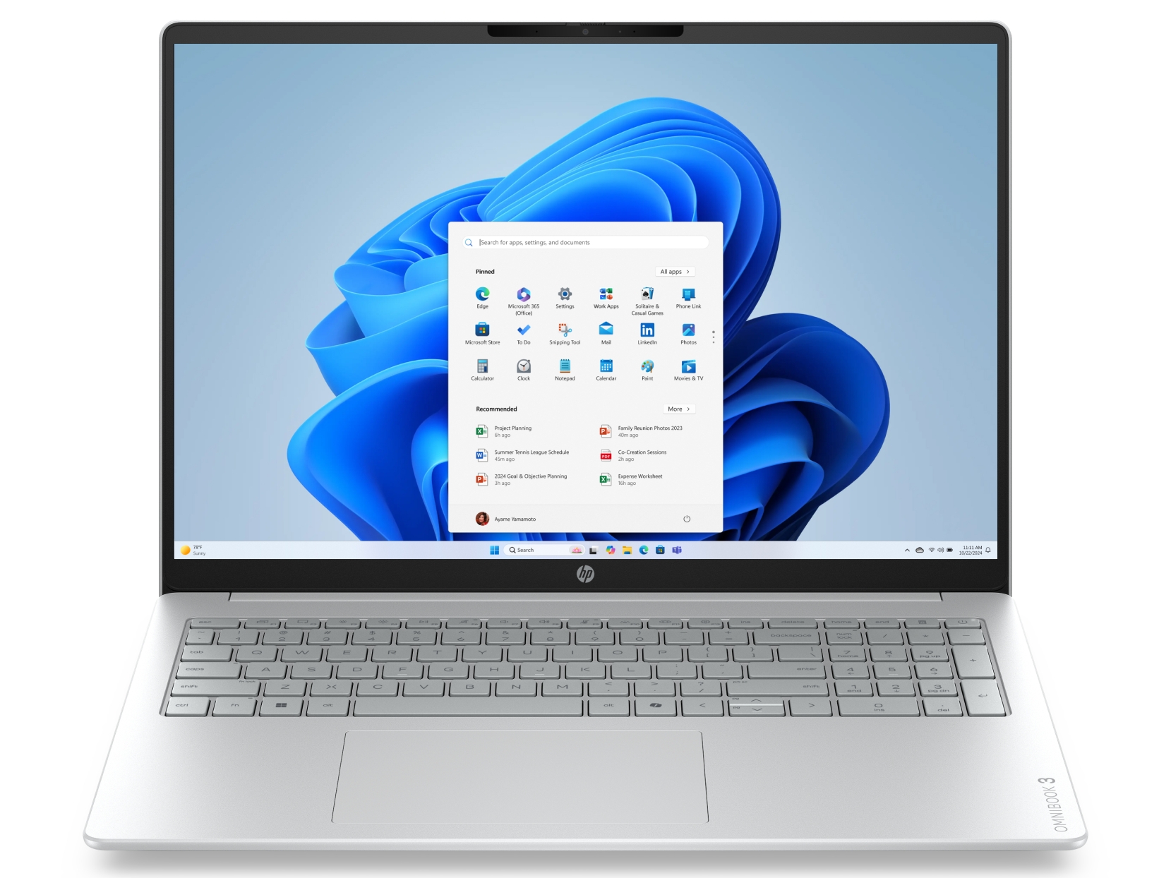 Ezüst HP OmniBook 3 16 laptop nyitott kijelzővel, Windows 11 felülettel.