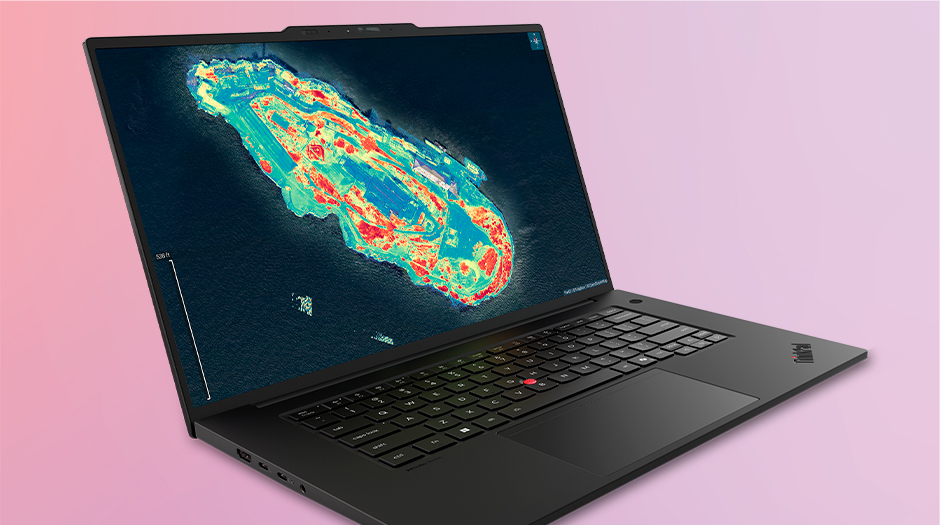 Nyitott Lenovo ThinkPad P1 Gen 9 mobil munkaállomás nagy kijelzővel és fekete házzal.