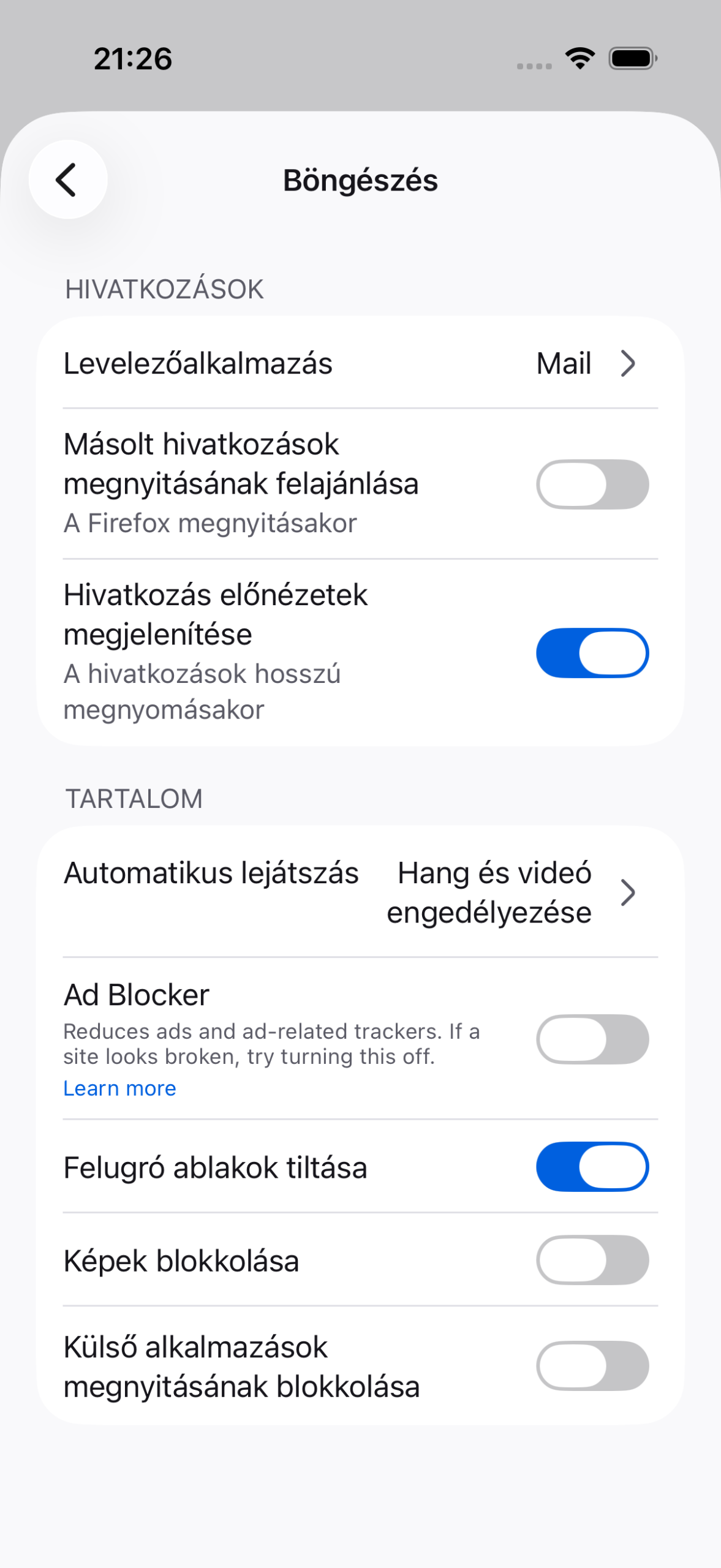 Firefox iOS böngészési beállítások képernyője, benne a kikapcsolt Ad Blocker kapcsolóval.