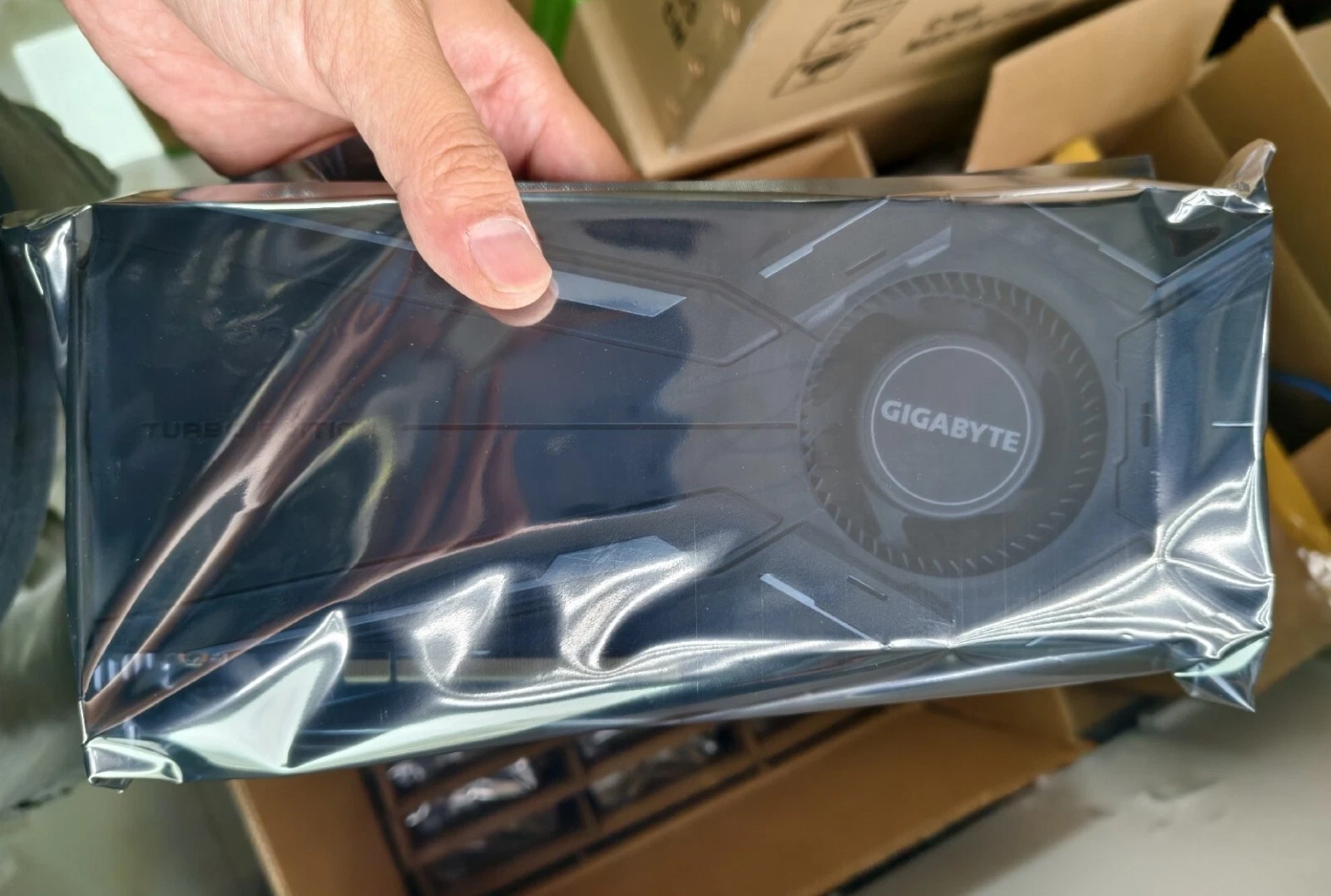Gigabyte blower hűtős RTX 2080 Ti kártya antistatikus tasakban, eBay-hirdetésből származó fotón.
