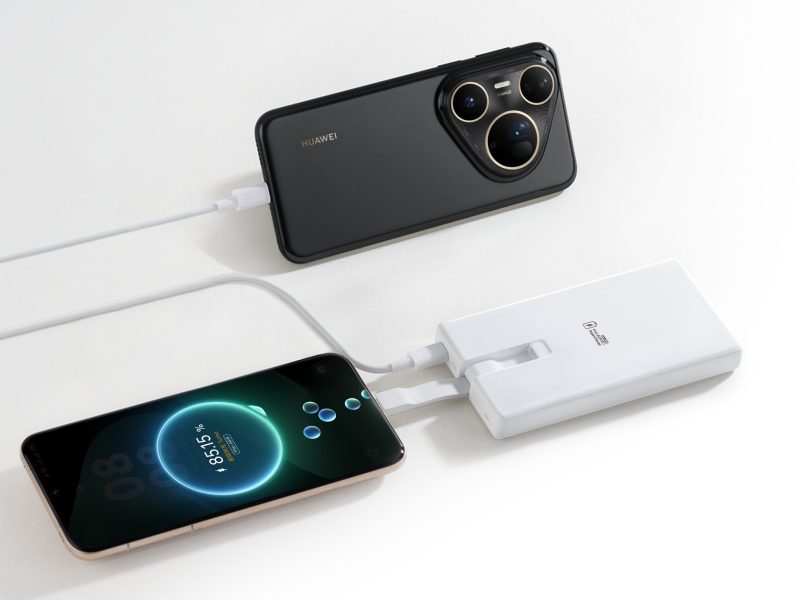 Huawei 12 000 mAh-s power bank beépített USB-C kábellel, két csatlakoztatott eszközzel.