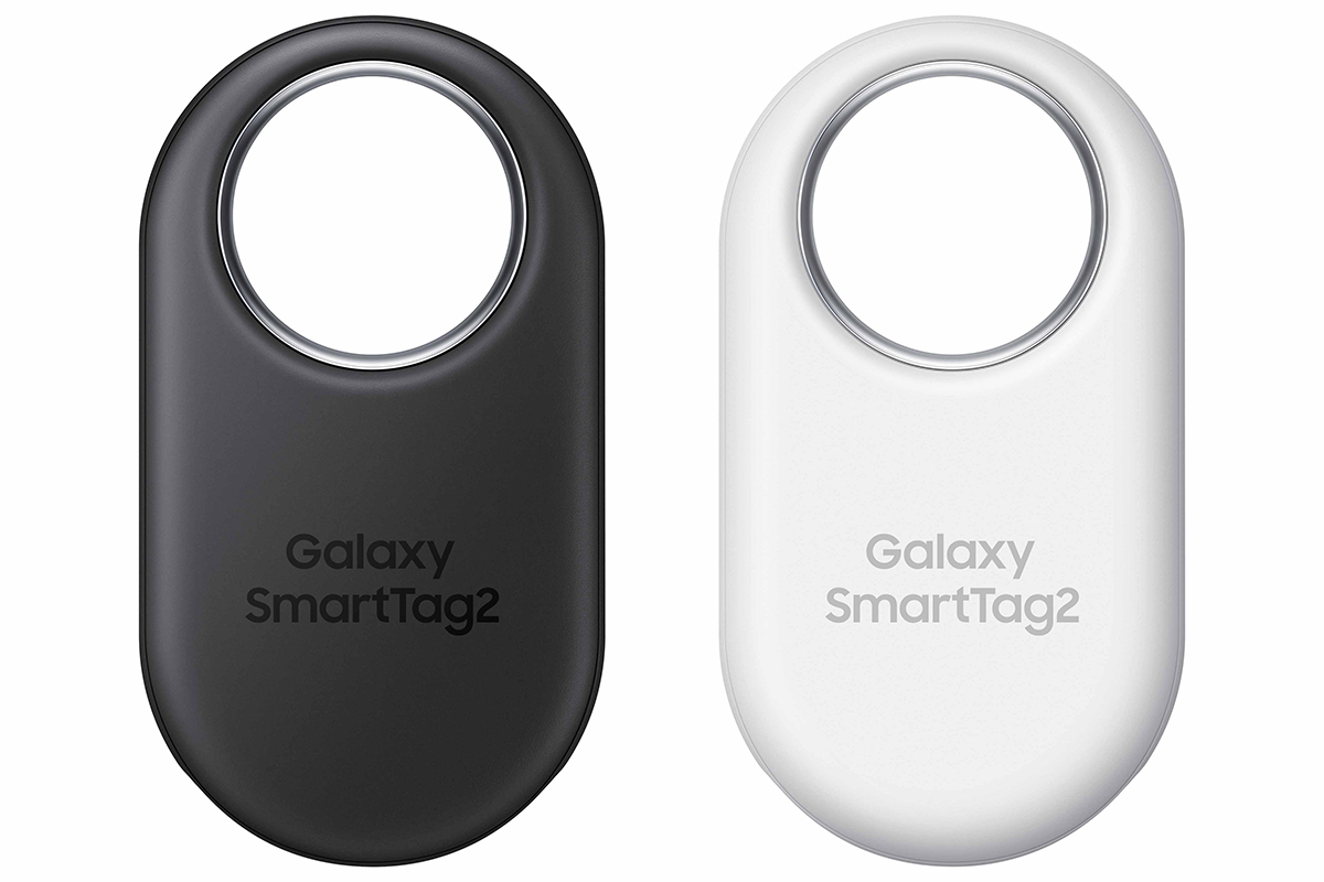 Fekete és fehér Samsung Galaxy SmartTag2 tárgykereső hivatalos termékképen.
