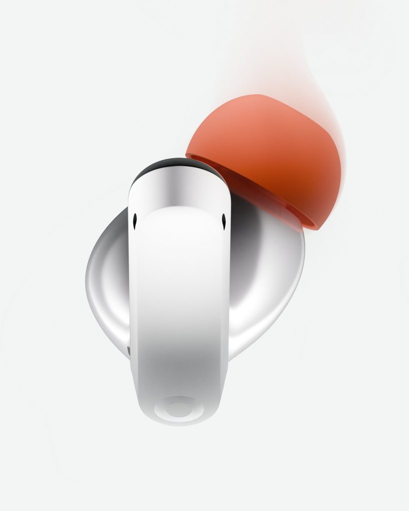 CMF Buds Neo teaserkép ezüst szárú, narancsszínű részlettel ellátott in-ear fülhallgatóról.