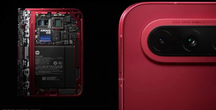 A piros Xiaomi 18 Fold belső felépítése, az Xring O3 jelölésű chippel és a hátlapi kameraegységgel.