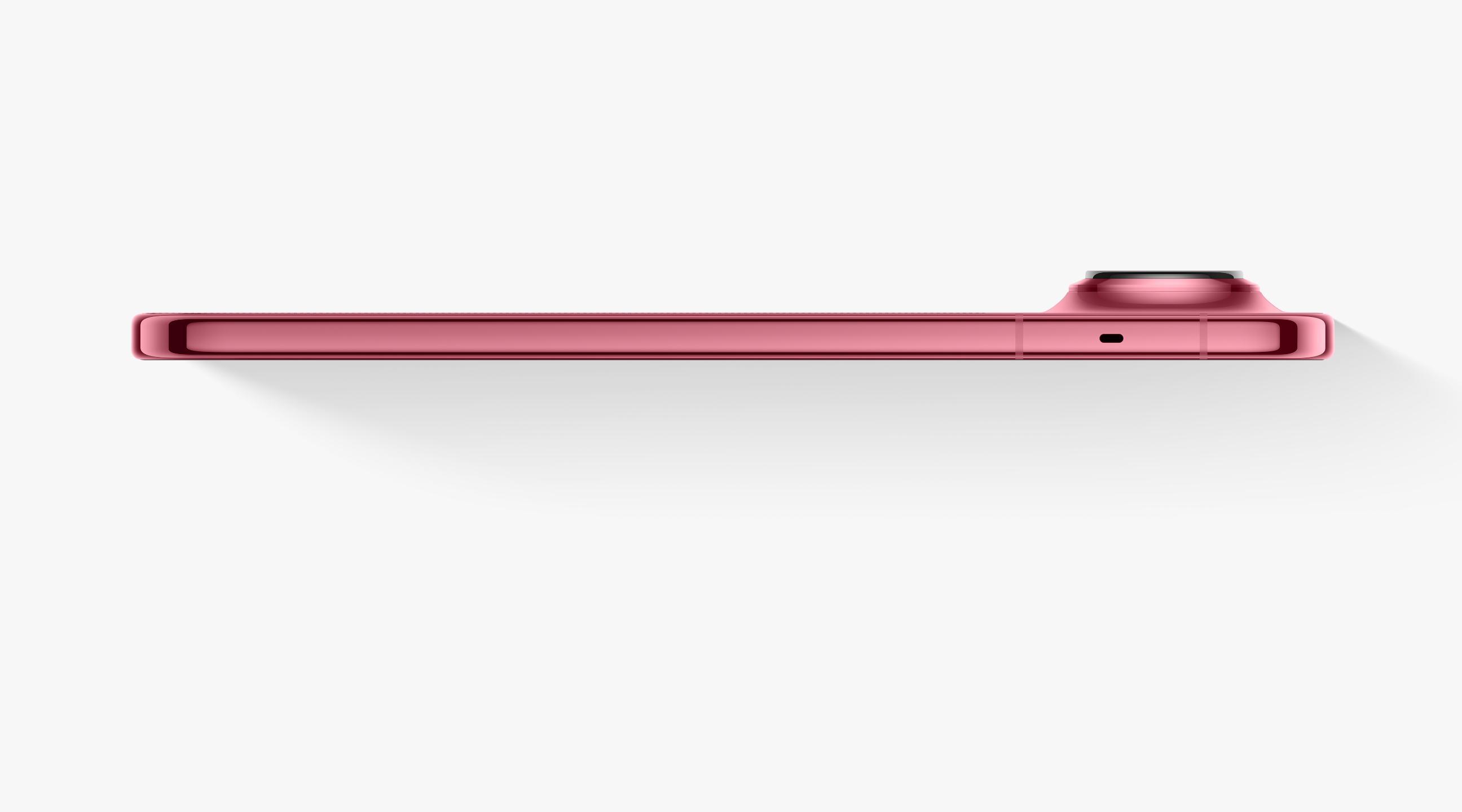 A vörös Huawei Pura X View vékony készülékháza oldalnézetből.