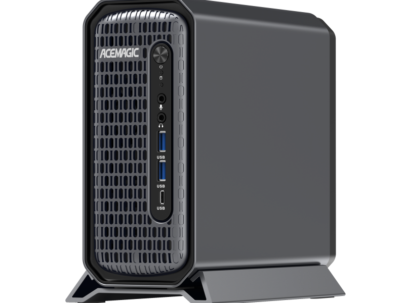 Az Acemagic G3A sötétszürke mini PC háromnegyedes elölnézetből, álló talpon.