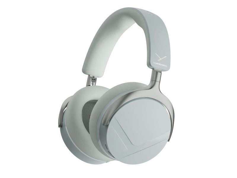 Soft Jade színű Beyerdynamic Aventho Y vezeték nélküli over-ear fejhallgató perspektivikus nézetben.