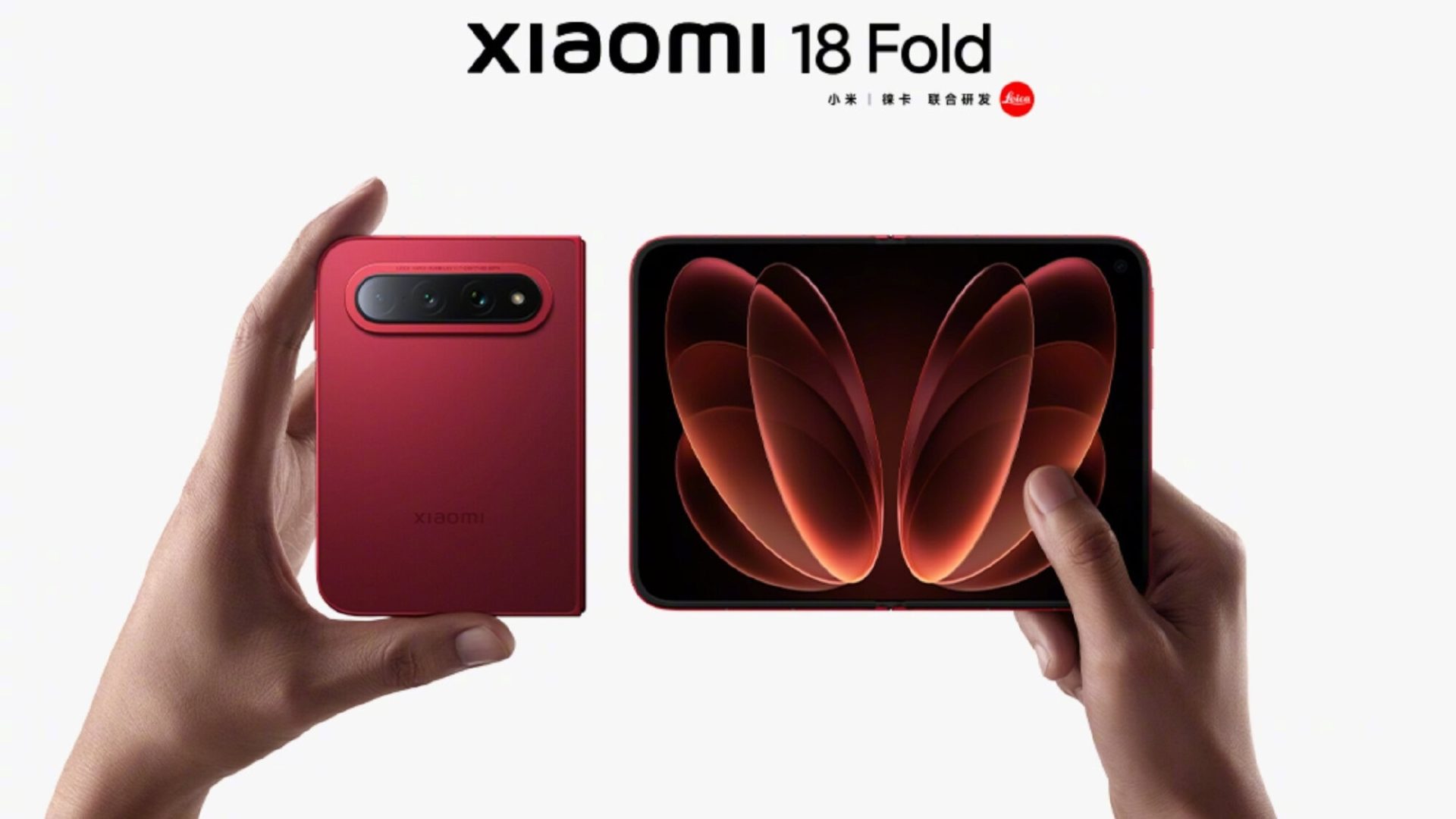 Vörös Xiaomi 18 Fold összecsukva és szétnyitva, a hátlapi kameramodullal és a széles belső kijelzővel.